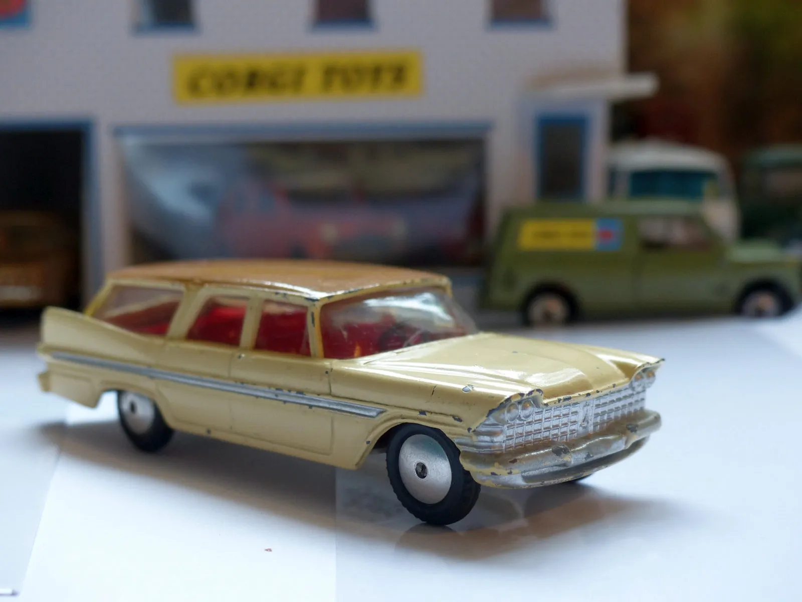 219 Plymouth Sports Suburban *with cream base* 1