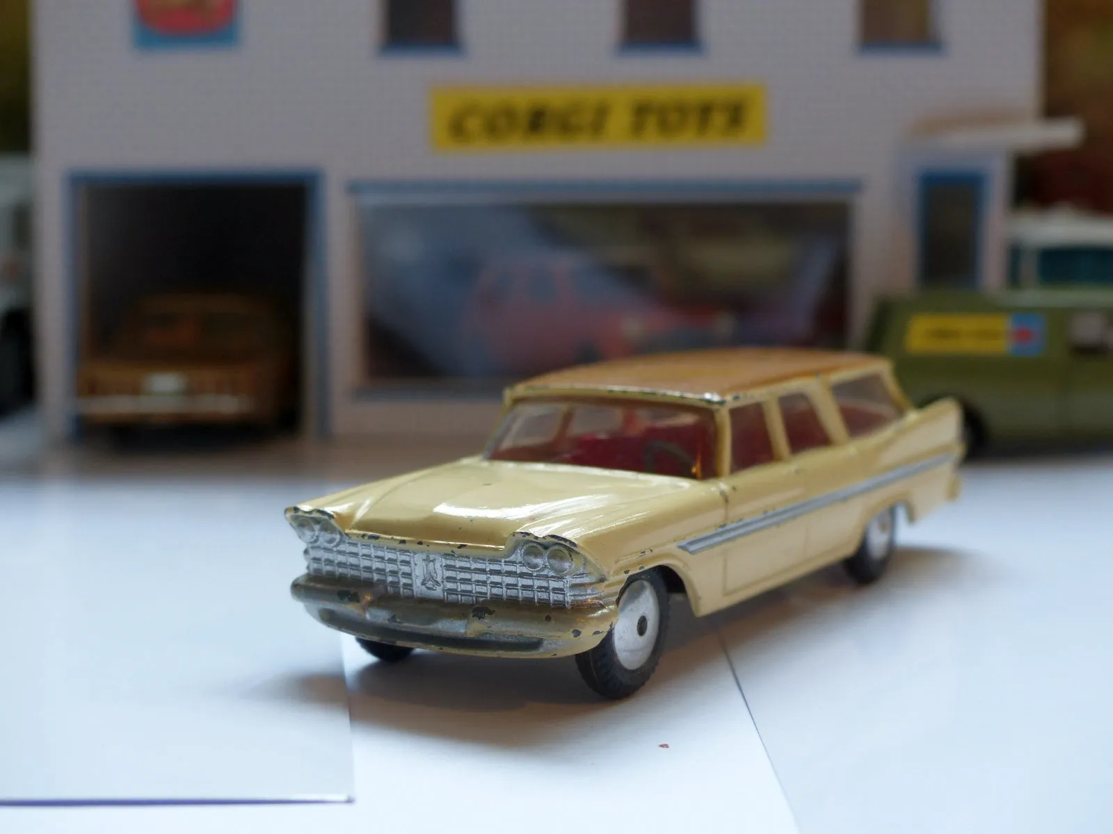 219 Plymouth Sports Suburban *with cream base* 1