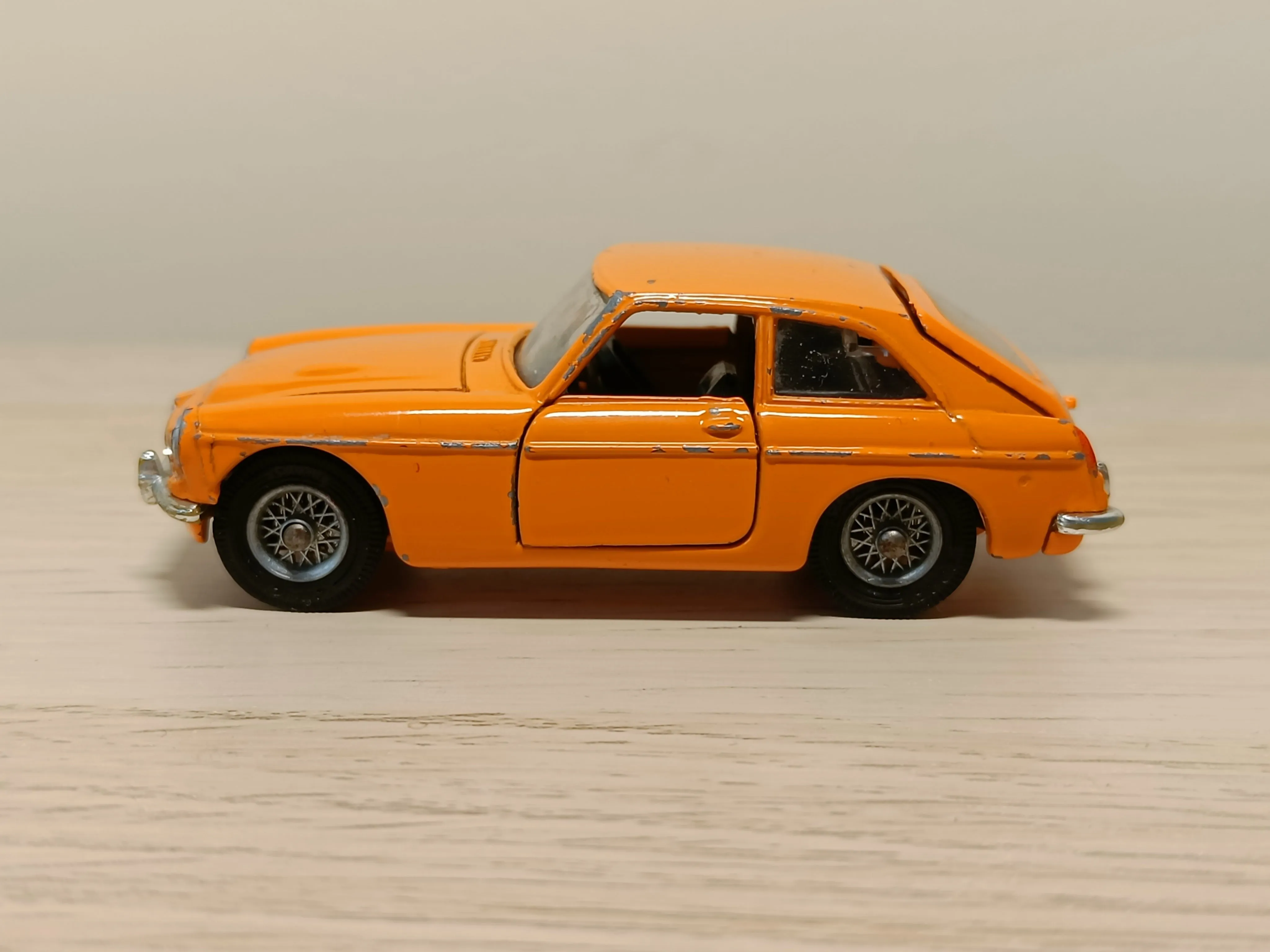 345 MGC GT in orange (1)