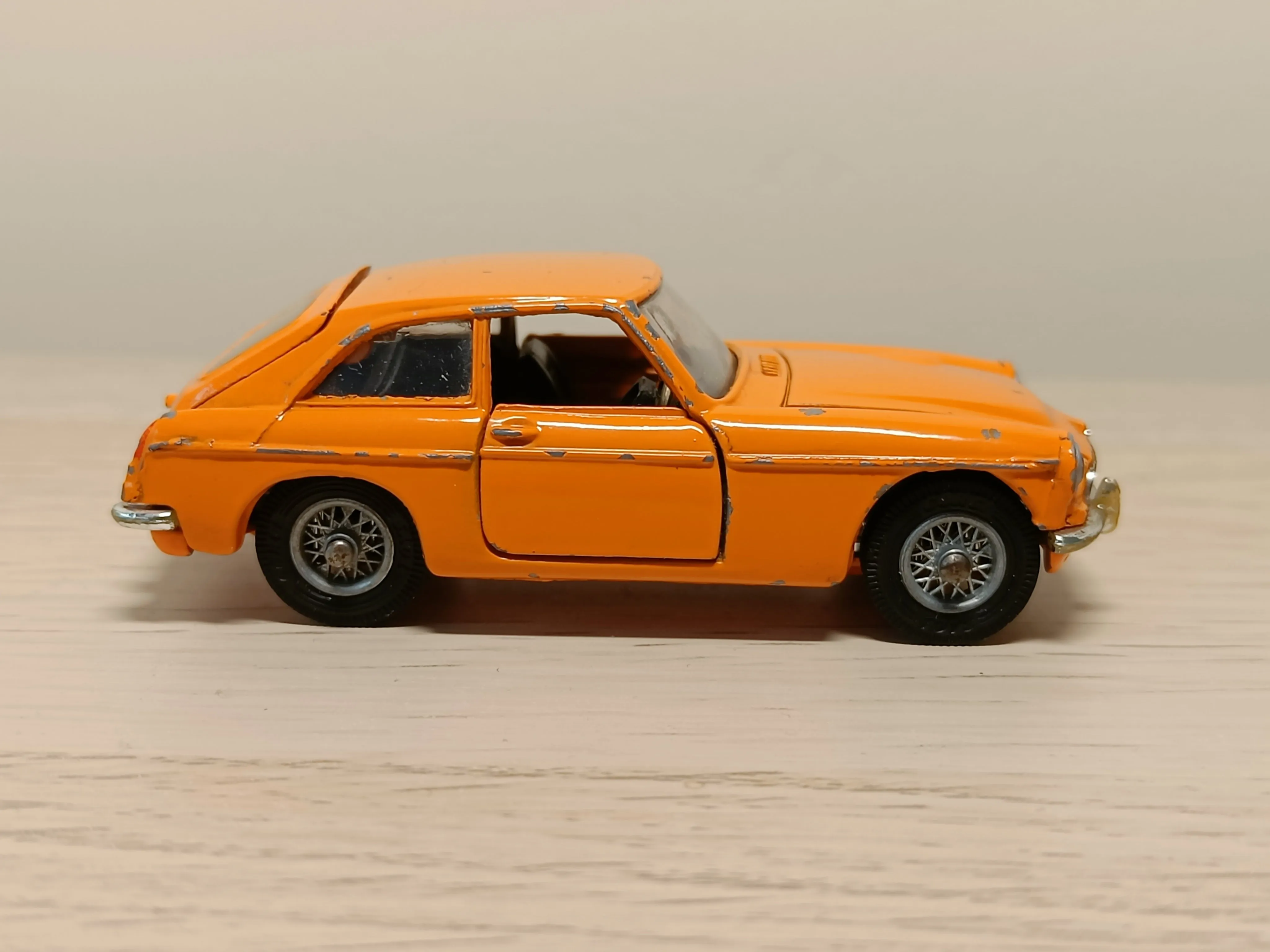 345 MGC GT in orange (1)