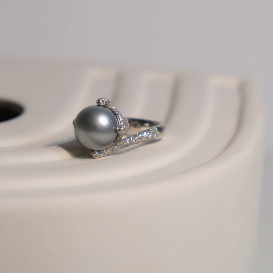 Grey Pearl White Gold Diamond Ring