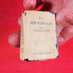 In Memoriam. >>MINIATURE BOOK WITH DUSTJACKET<< Tennyson, Alfred Lord. David Bryce & Son, Glasgow. London, Henry Frowde, Oxford University Press. 1905 CONDITION: VERY GOOD