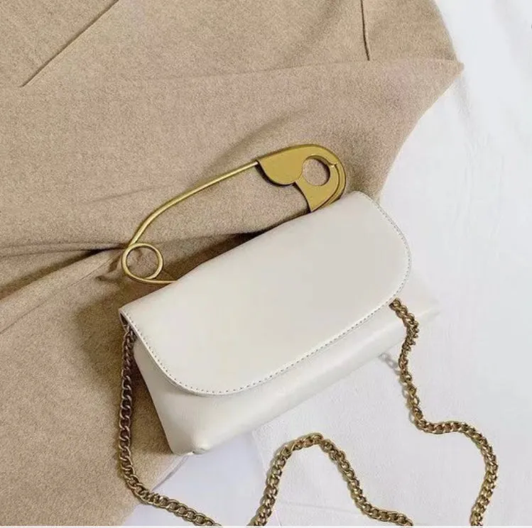 Pinned purse white