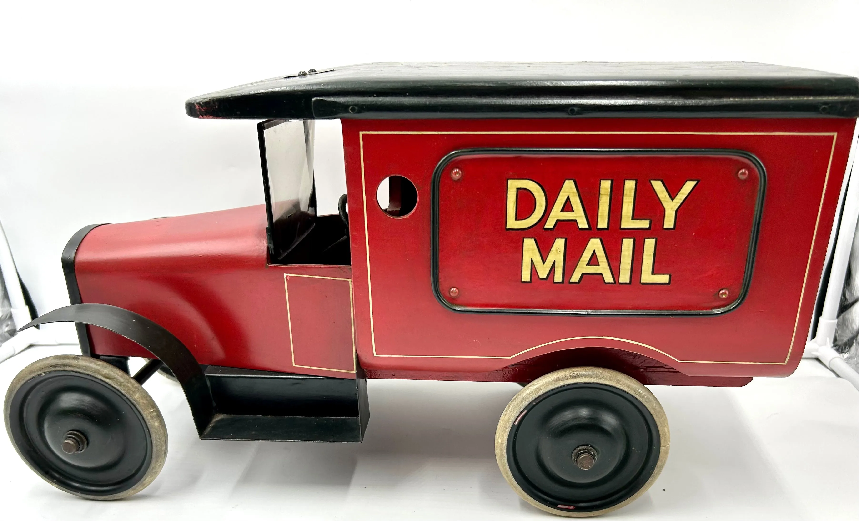 Sold (1930) Tri-ang Daily Mail Van For Sale £325